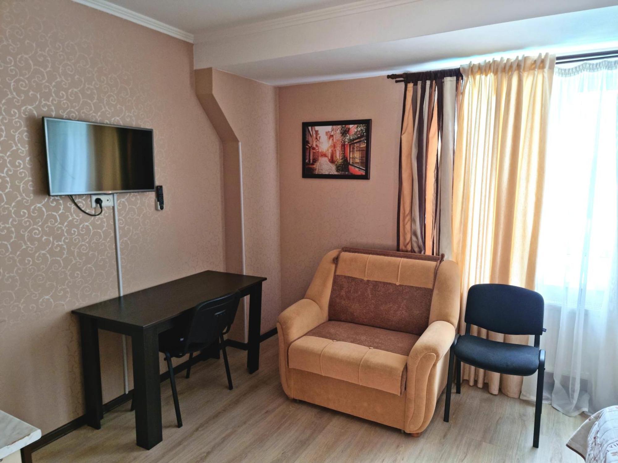 Lolo'S Bliss Hotel Chisinau Bagian luar foto