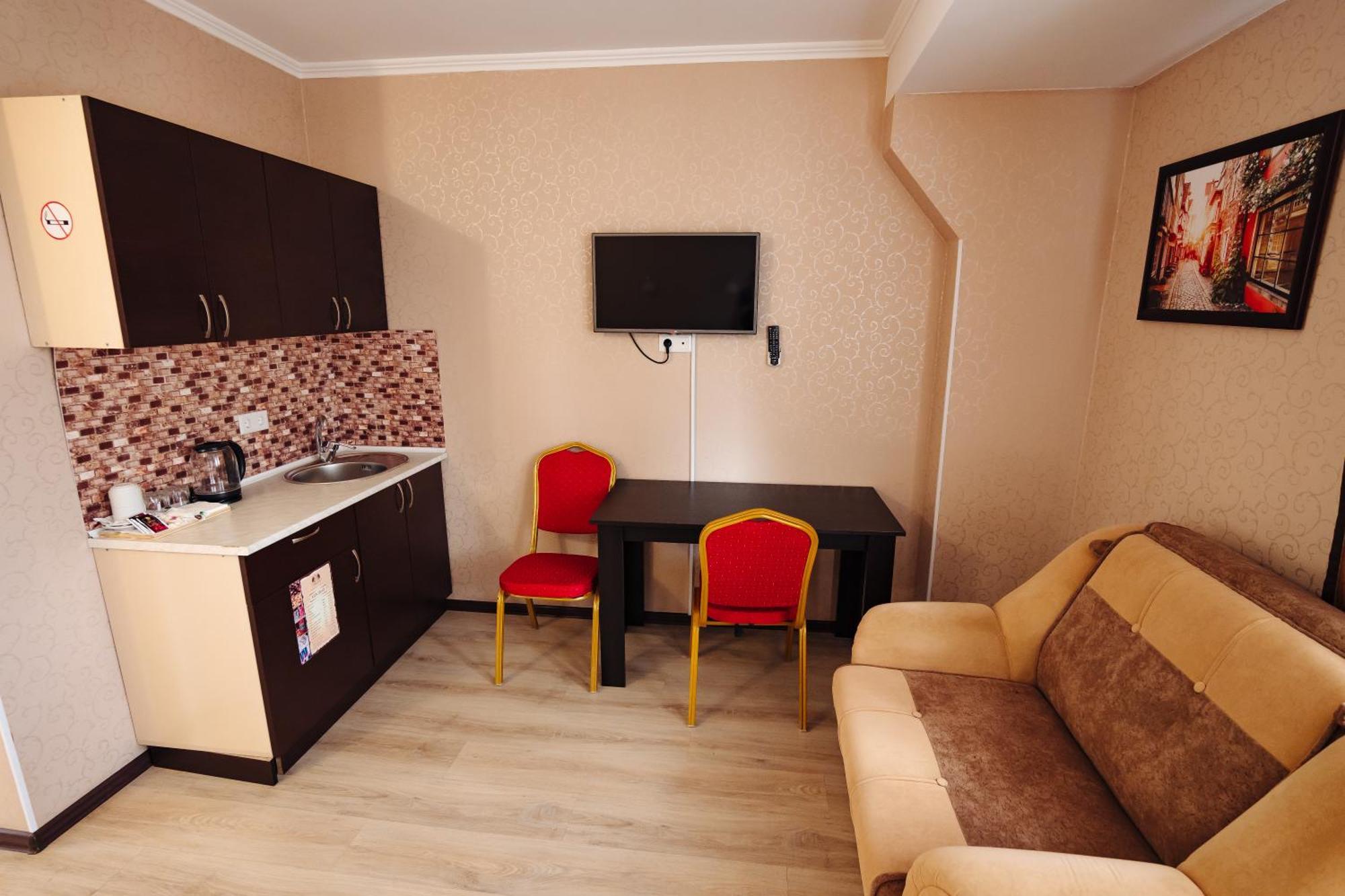 Lolo'S Bliss Hotel Chisinau Bagian luar foto