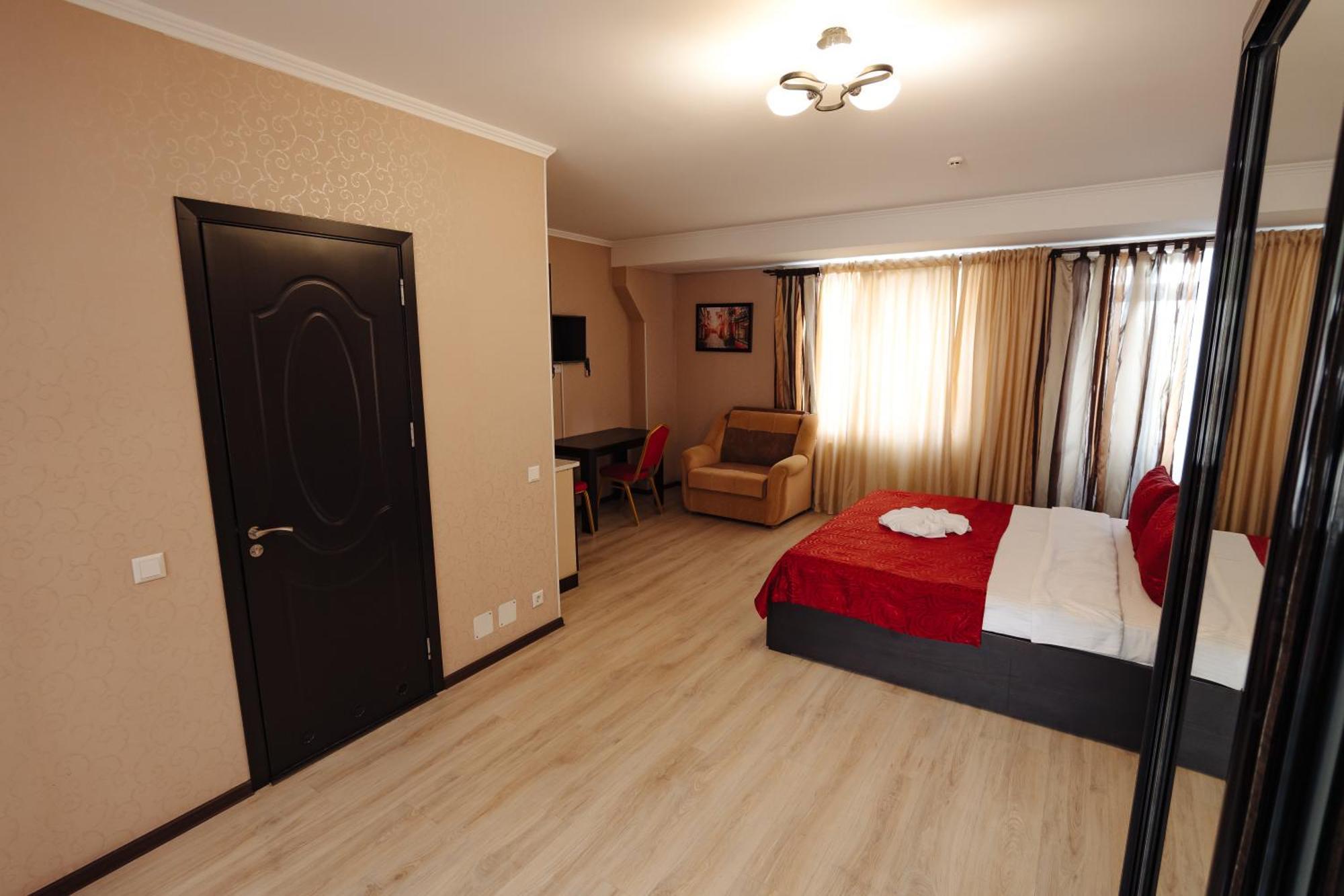 Lolo'S Bliss Hotel Chisinau Bagian luar foto