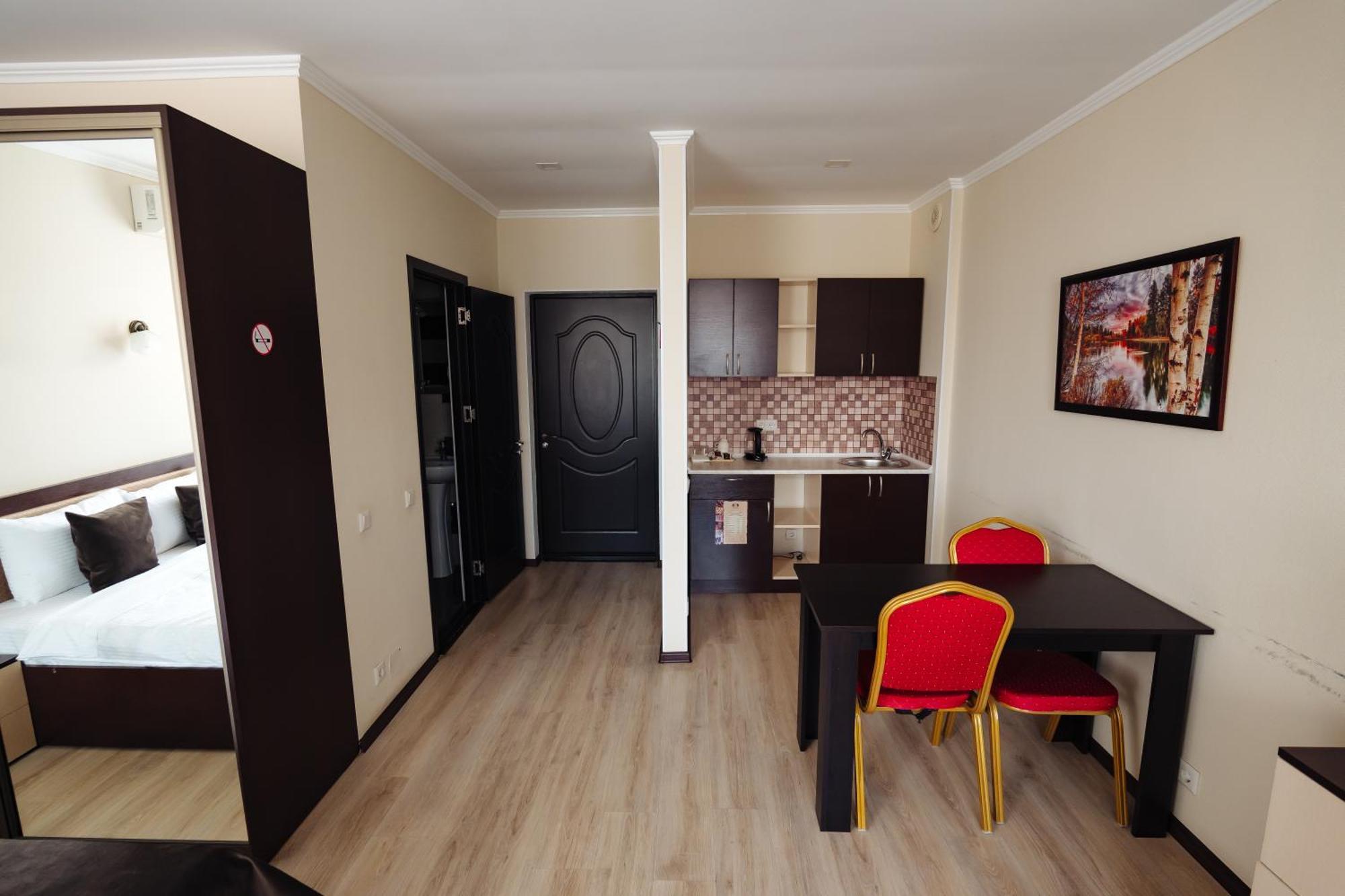 Lolo'S Bliss Hotel Chisinau Bagian luar foto